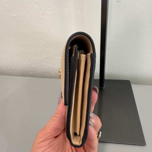 Gucci GG Supreme Continental Wallet - Picture 4 of 6